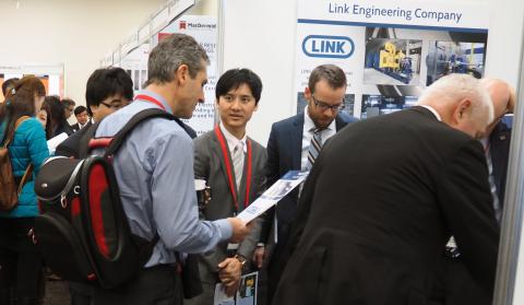 This image shows LINK team members at the Japan Brake Forum in November 2016.